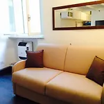 Como Studio Flat