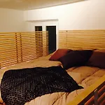 Como Studio Flat