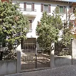 Lake House Canzo