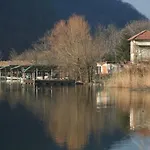 Lake House Canzo