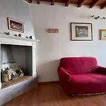 Renzo E Lucia Lake View Apartment