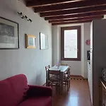 Renzo E Lucia Lake View Apartment