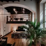 Writer\'S Loft In Como - The House Of Travelers