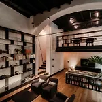 Writer\'S Loft In Como - The House Of Travelers