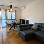 The Little Duck - Modern Apartment With Balcony