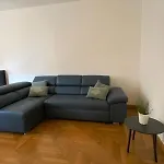 The Little Duck - Modern Apartment With Balcony