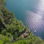 The Writer\'S Nest Waterfront Villa By Rent All Como