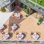 Pet Friendly Hotel Mirabeau