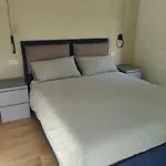 The Running Lake Holiday Apartment - Villa Olmo