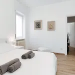 Piazza Roma Lake Como Terrace - By House Of Travelers