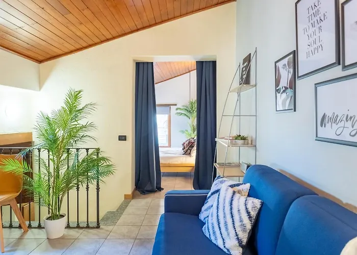 Blue Attic - Historical Como City Center By Rent All Como