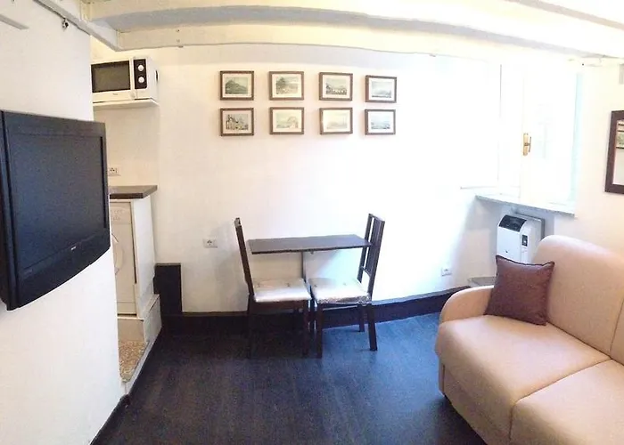 Como Studio Flat