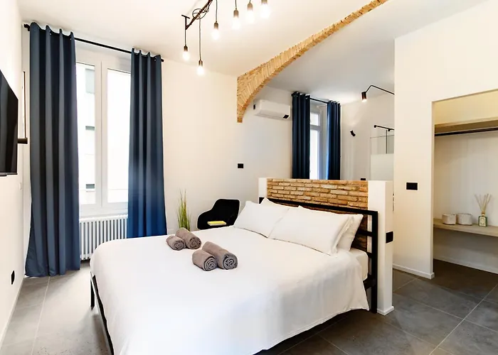 Guesthouse Linaio - The House Of Travelers