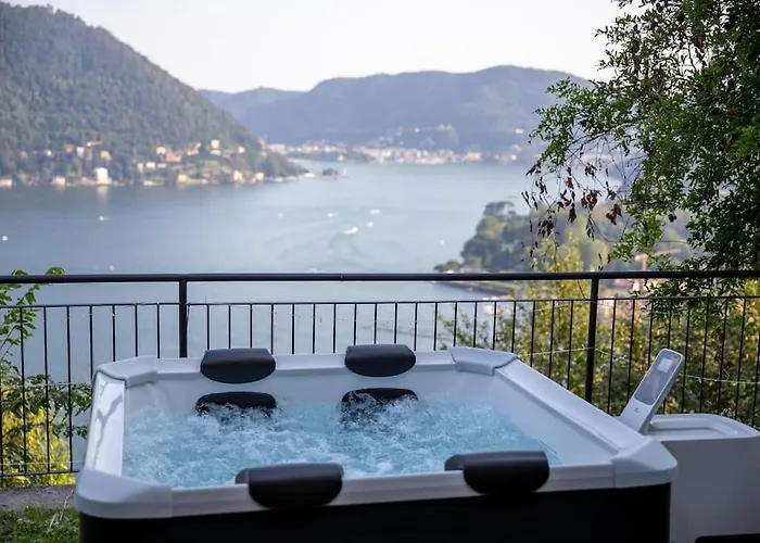 Villa Amazing Lake View With Jacuzzi, Private Garden And Gym
