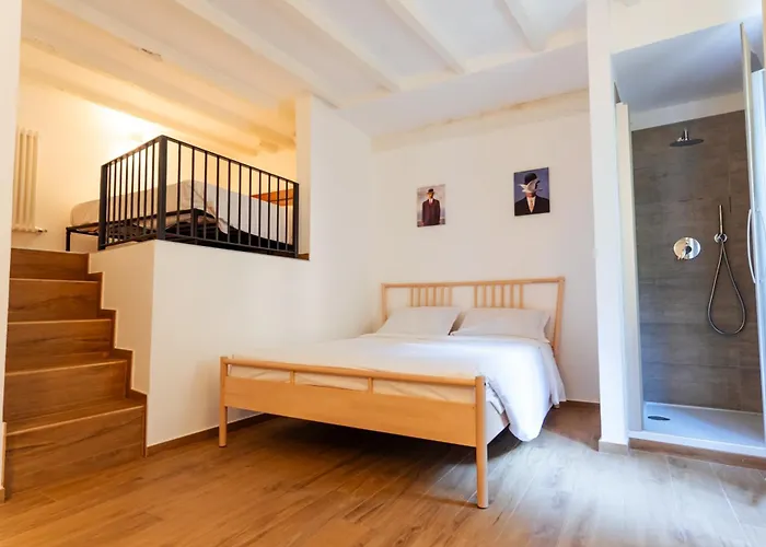 Exclusive Apartment - Magritte Style