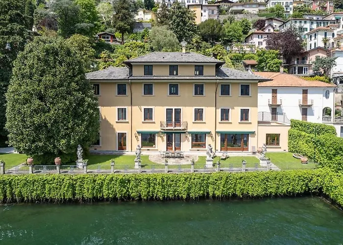Lakefront 1800S Villa Private Dock, Art Luxury