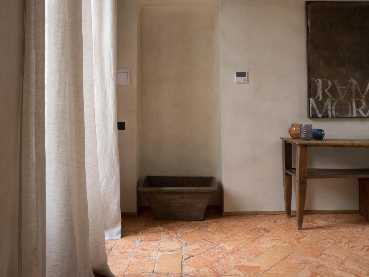 Palazzo Albricci Peregrini Residence *