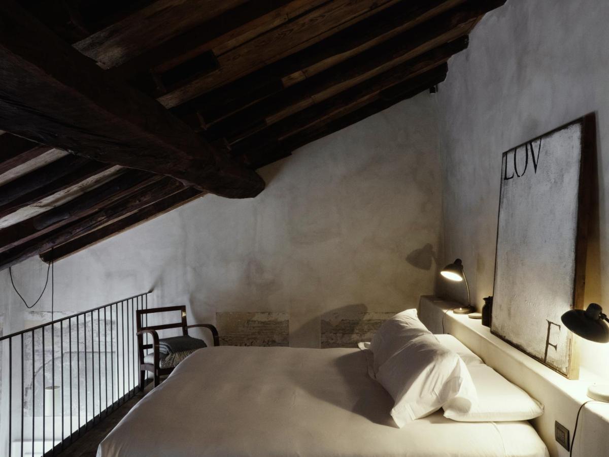 Palazzo Albricci Peregrini Residence *