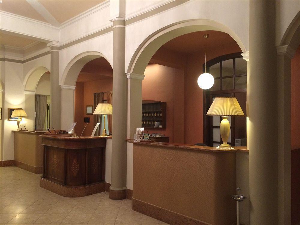 Royal Victoria, By R Collection Varenna