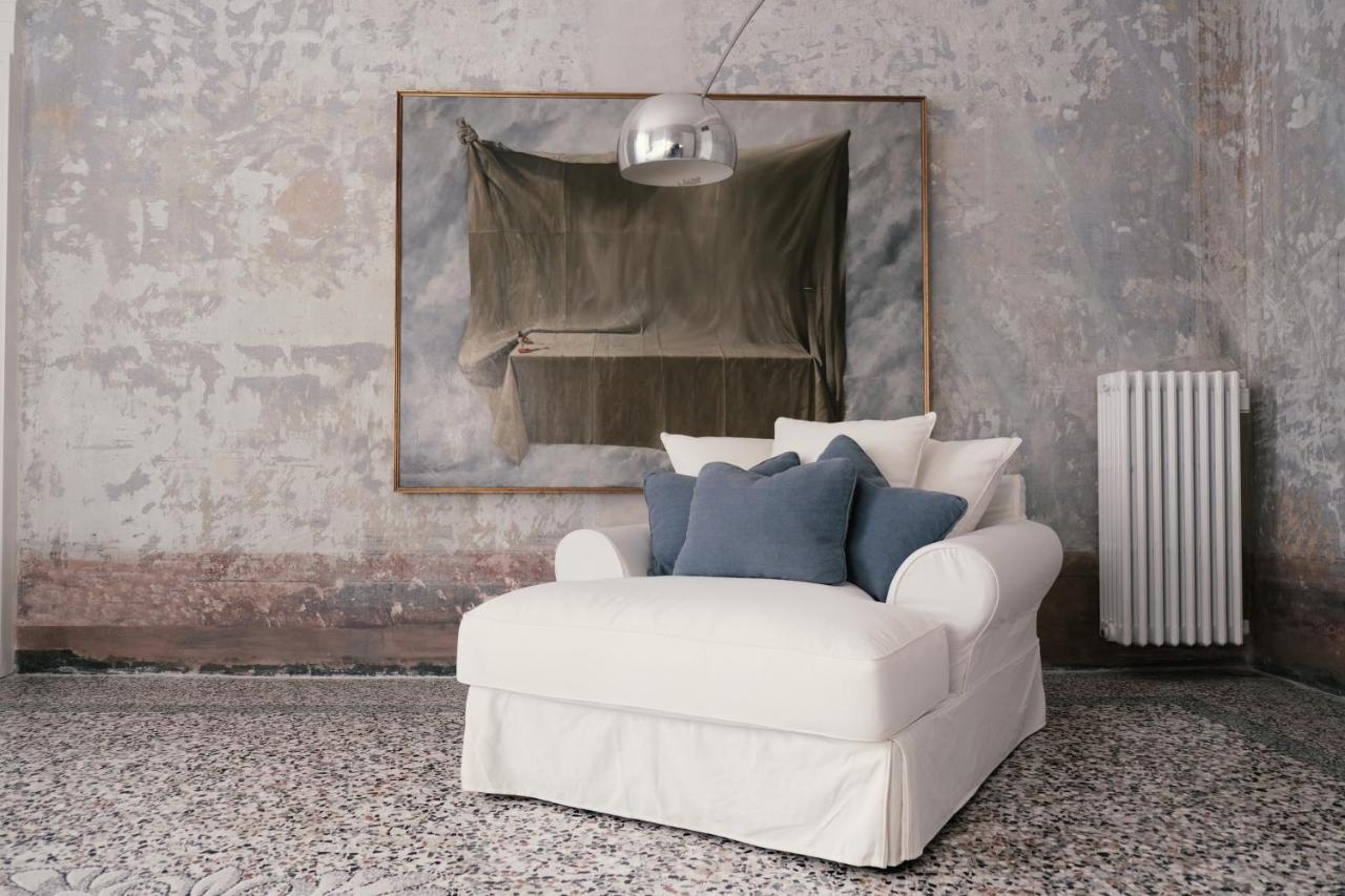 Palazzo Albricci Peregrini Residence *