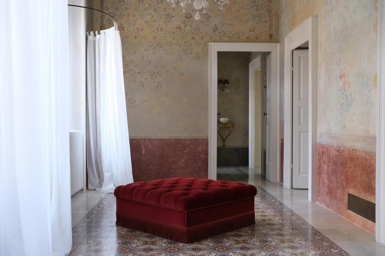 Palazzo Albricci Peregrini *