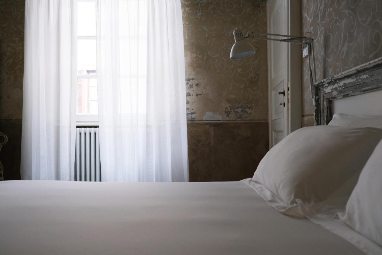 Palazzo Albricci Peregrini Residence *