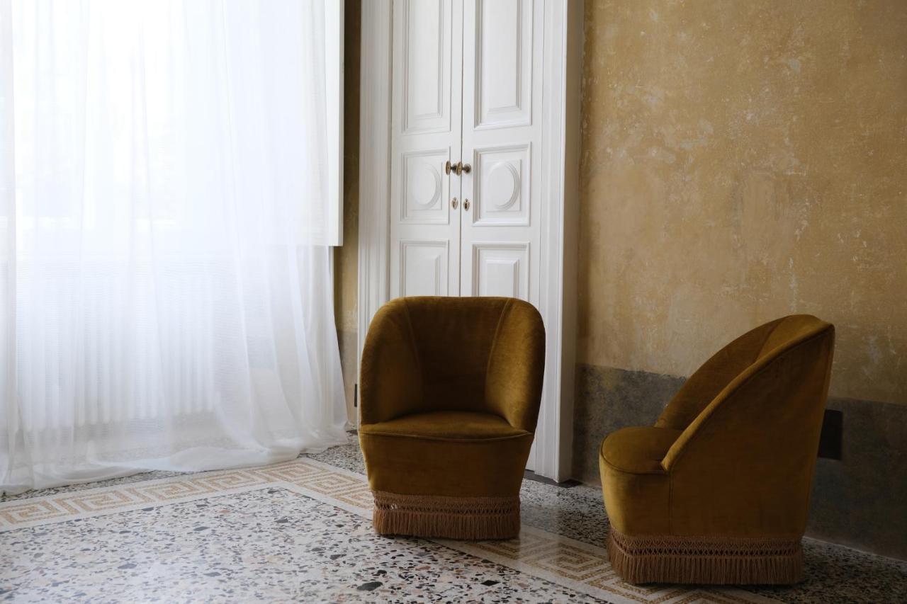 Palazzo Albricci Peregrini *