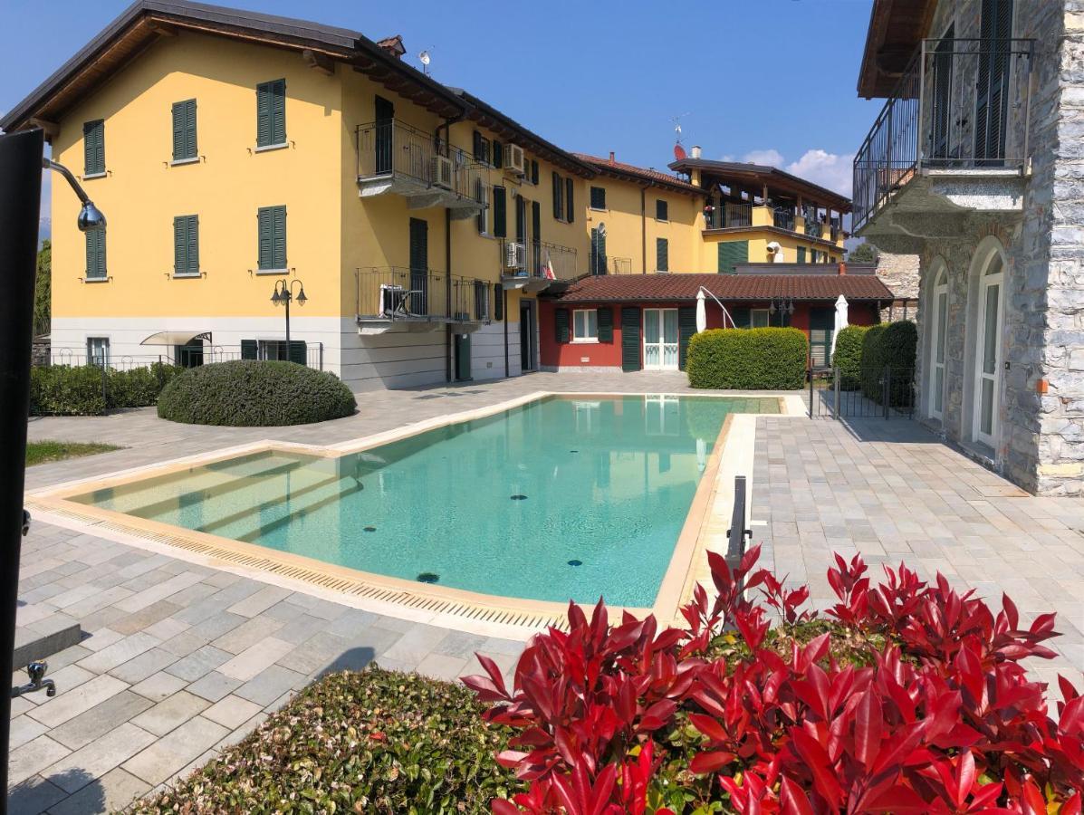 Apartment Pool Near Free Parking
