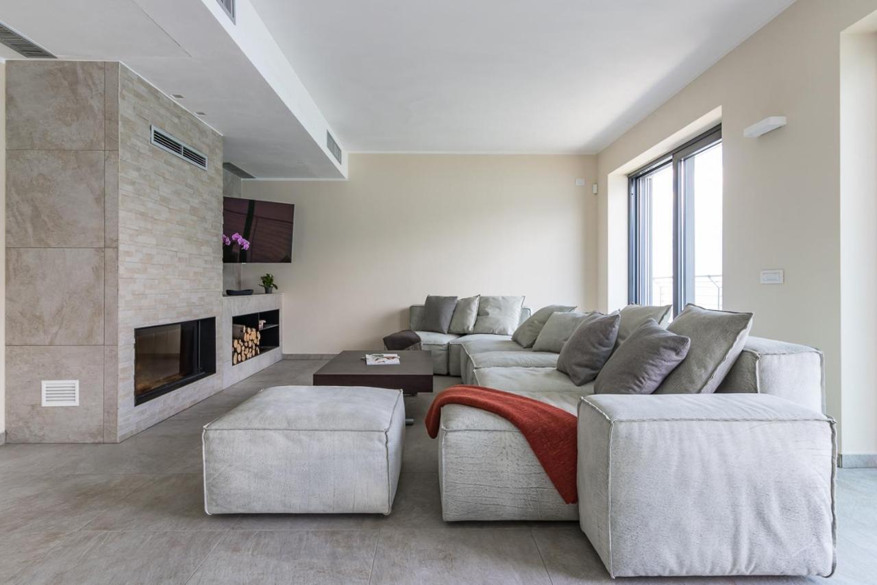 Villa Del Sasso - *