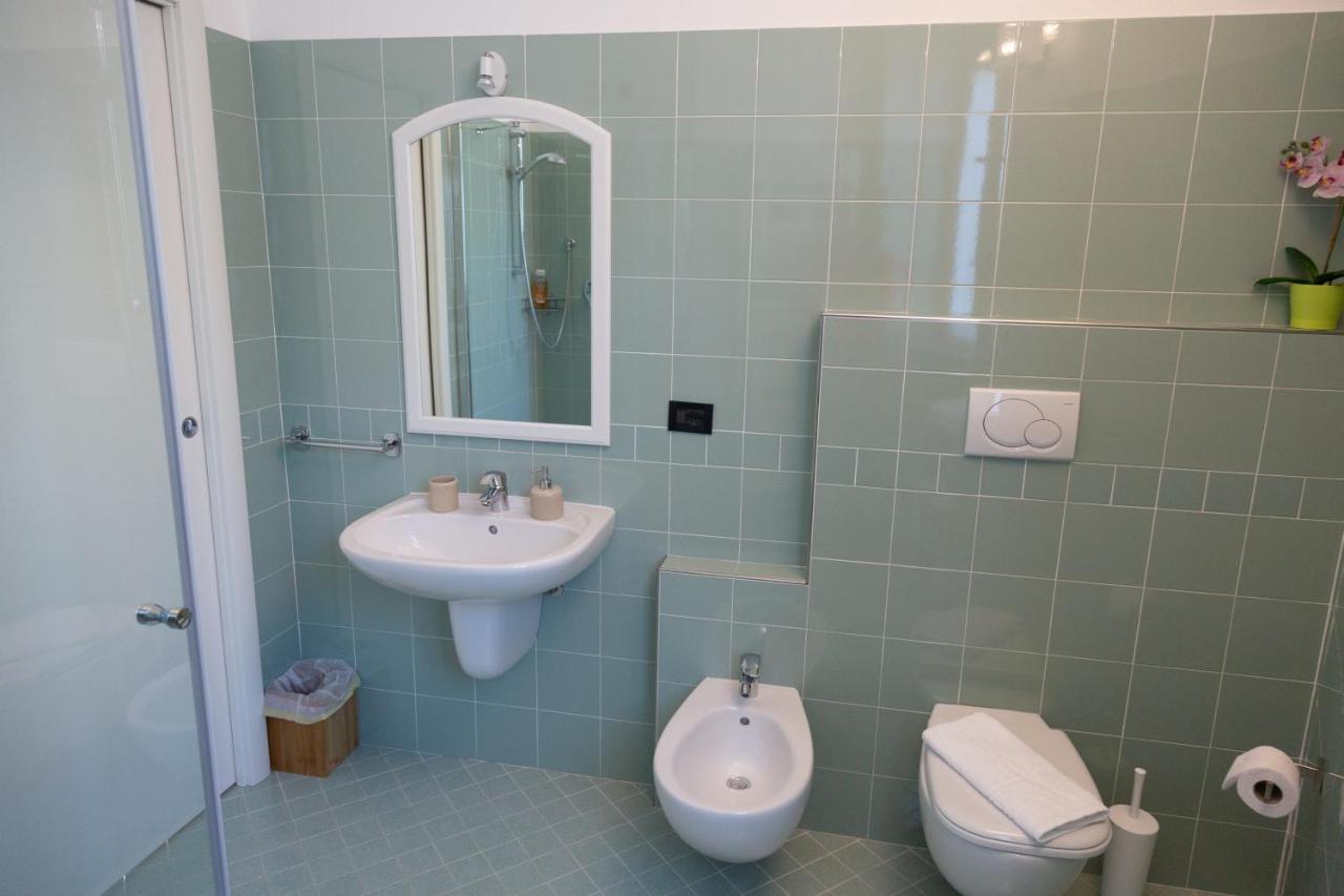 Apartment Pool Near Free Parking