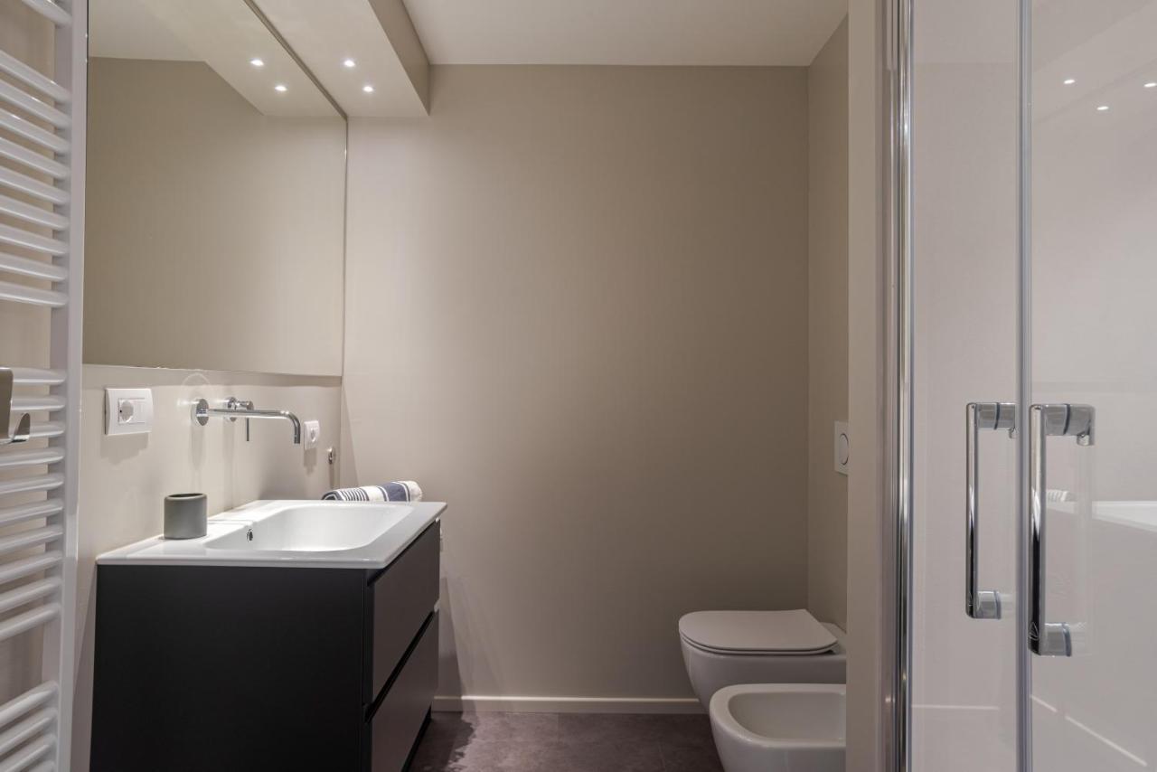 Apartment Del Duomo - By Myhomeincomo Como