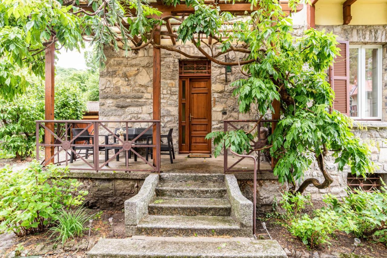 Apartment Roomy '900 House Surrounded By Greenery With Parking! Barni