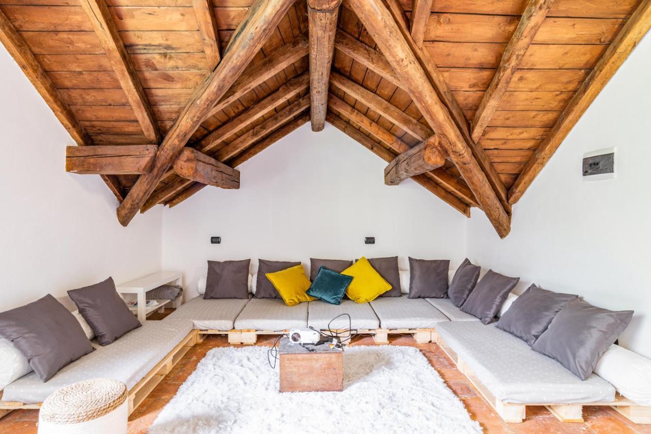 Roomy '900 House Surrounded By Greenery With Parking! Barni