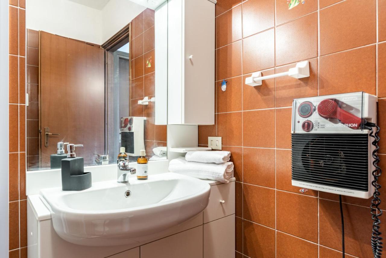 Apartment Apt With Private Parking & Shared Pool! *
