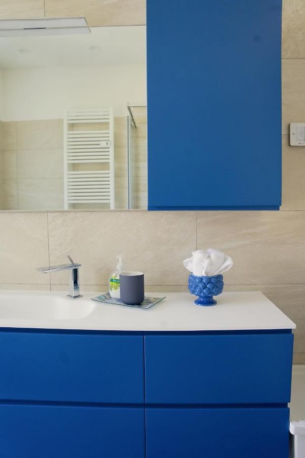 The Blue - / View Modern Near Olmo Como