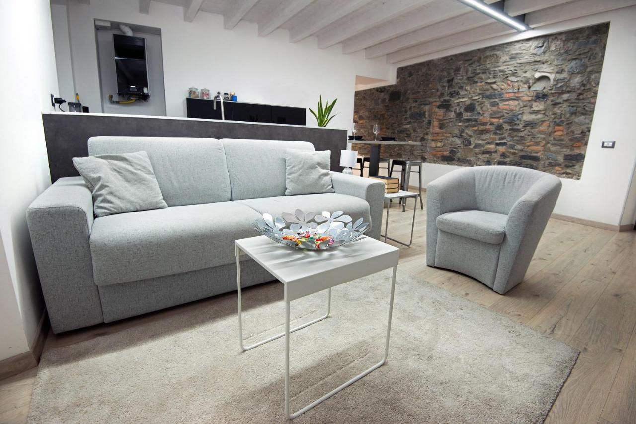Larius Apartment *