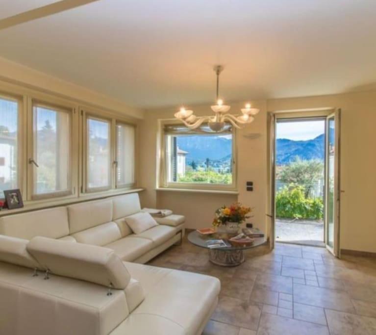 Brezza Del - Tremezzina. Villa Mezzegra