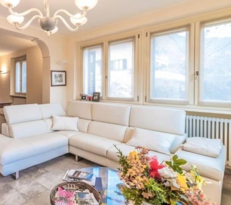 Brezza Del - Tremezzina. Villa Mezzegra