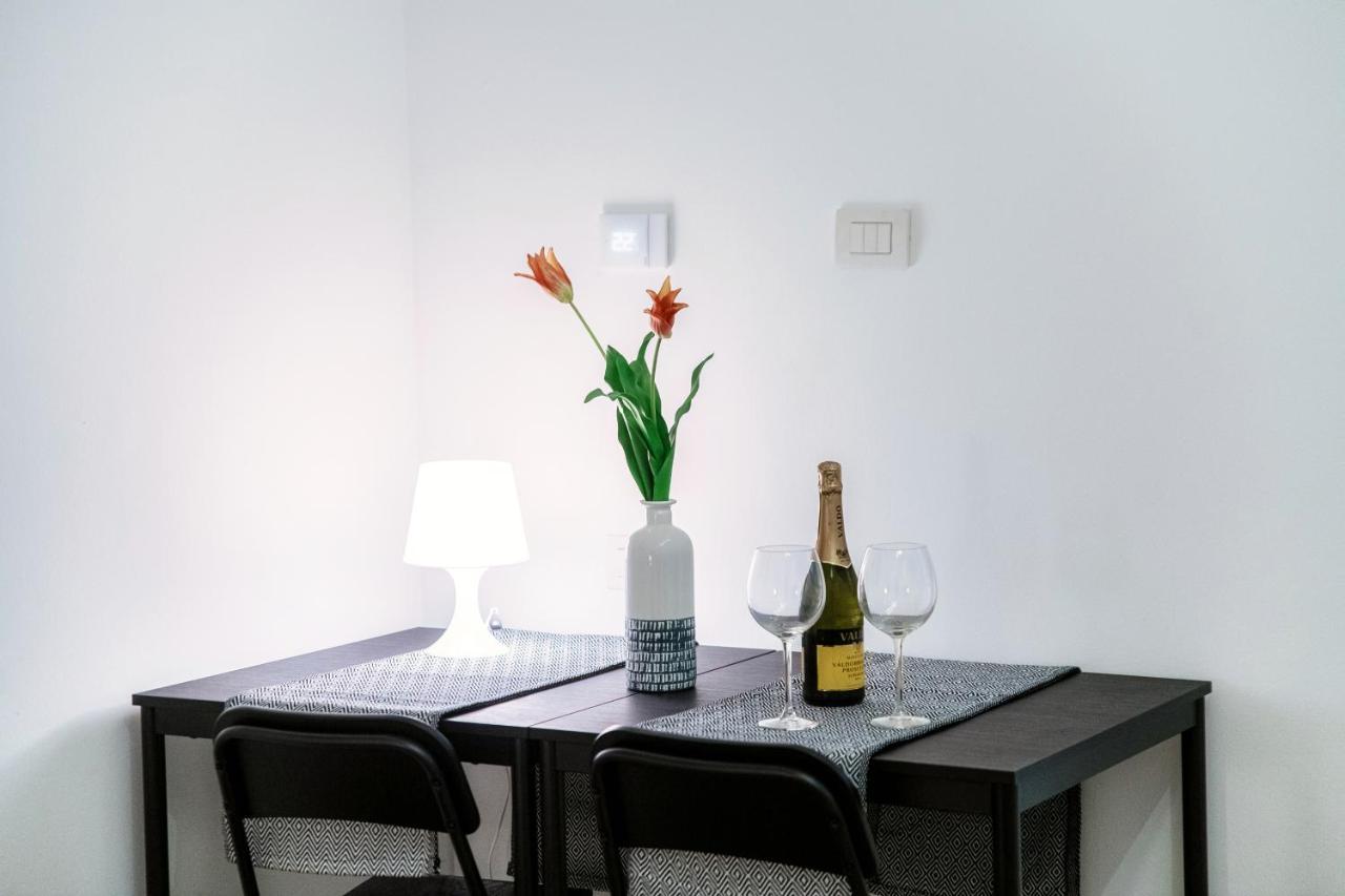 Lake Love- By Myhomeincomo Apartment Como