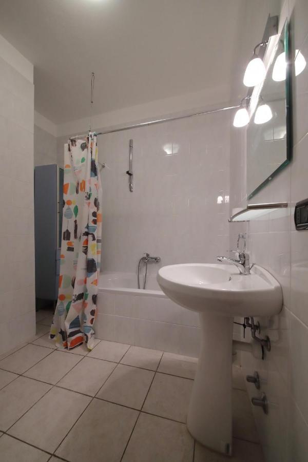 3-bedroom Lakefront Lakeview Apartment Acquaseria