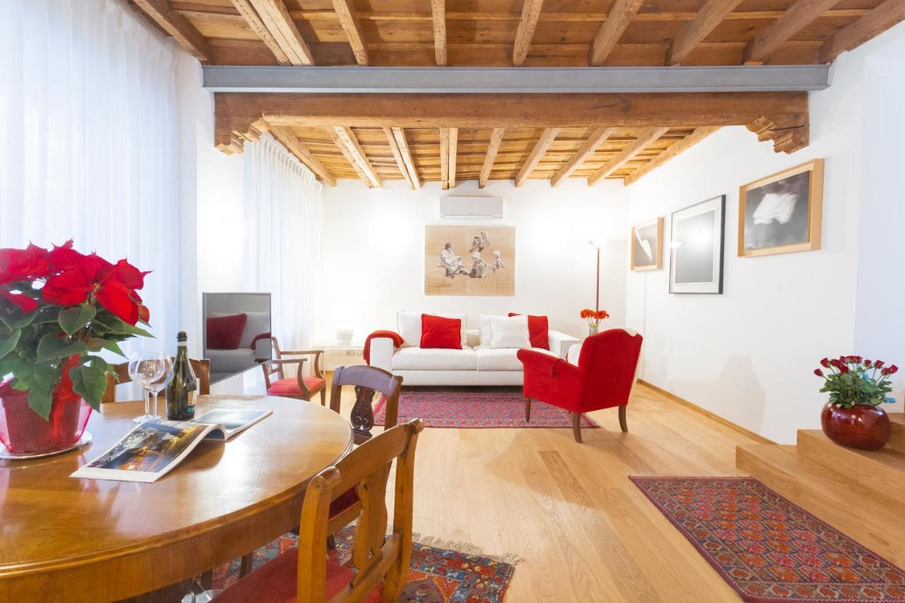 Boutique By Rent *