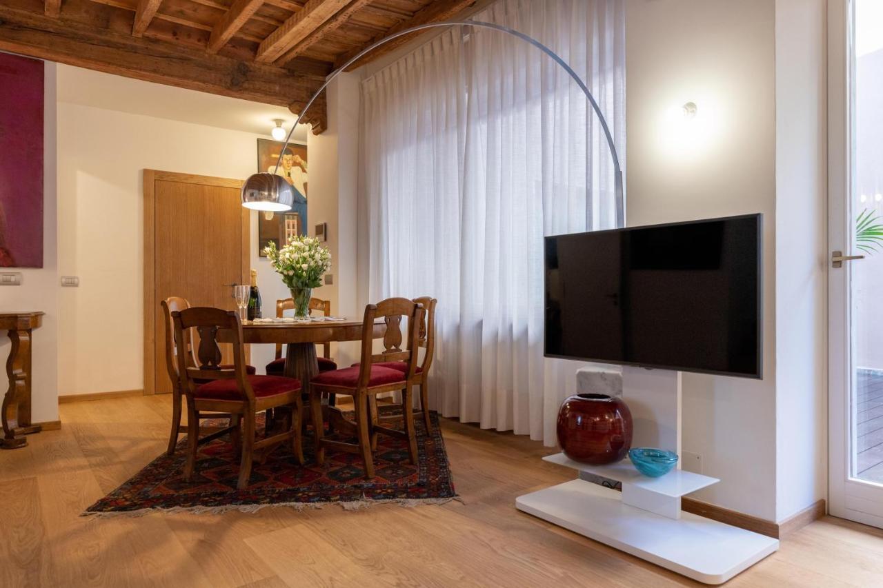 Boutique By Rent *