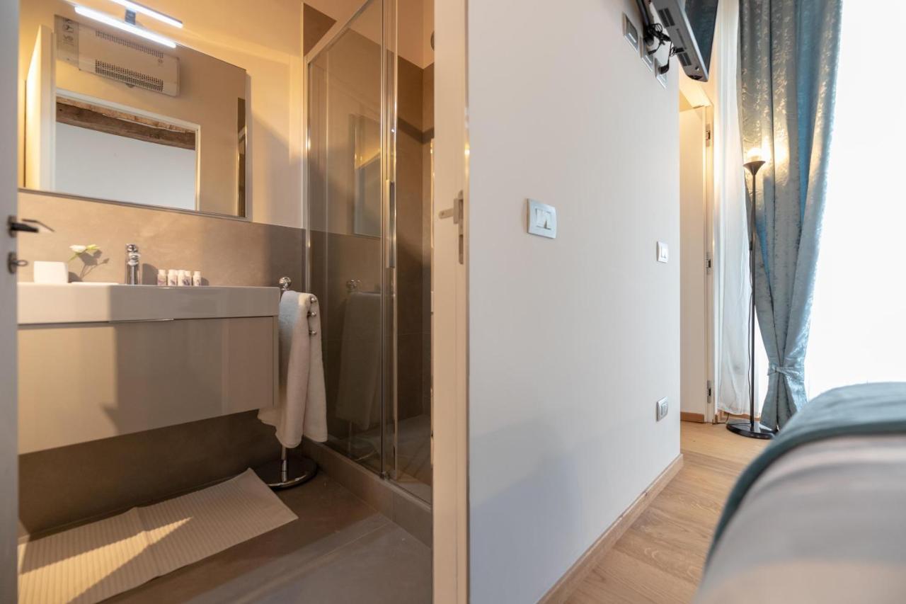 Boutique By Rent *