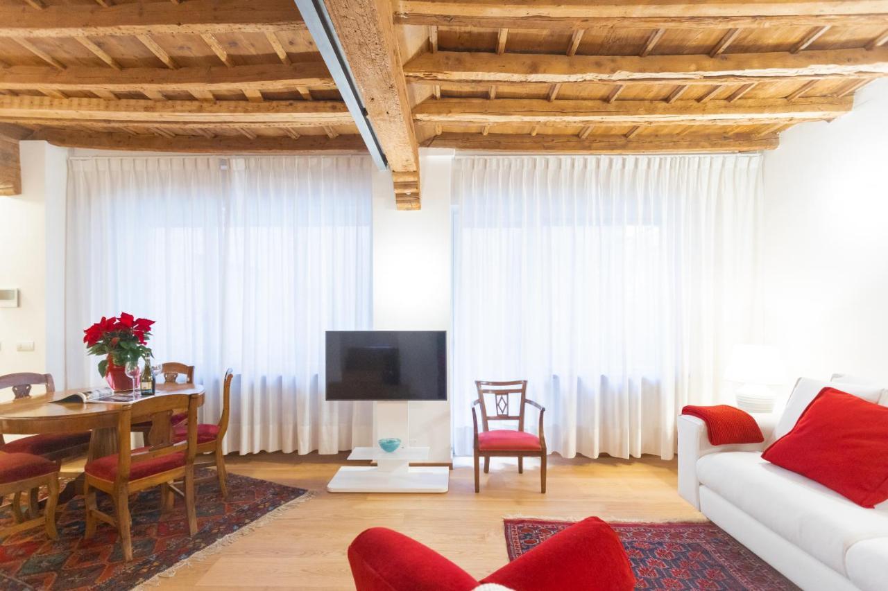 Boutique By Rent *