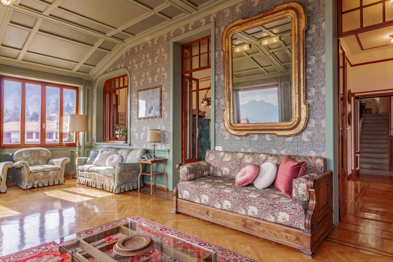 Family With Stunning View By Wonderful Italy Civenna