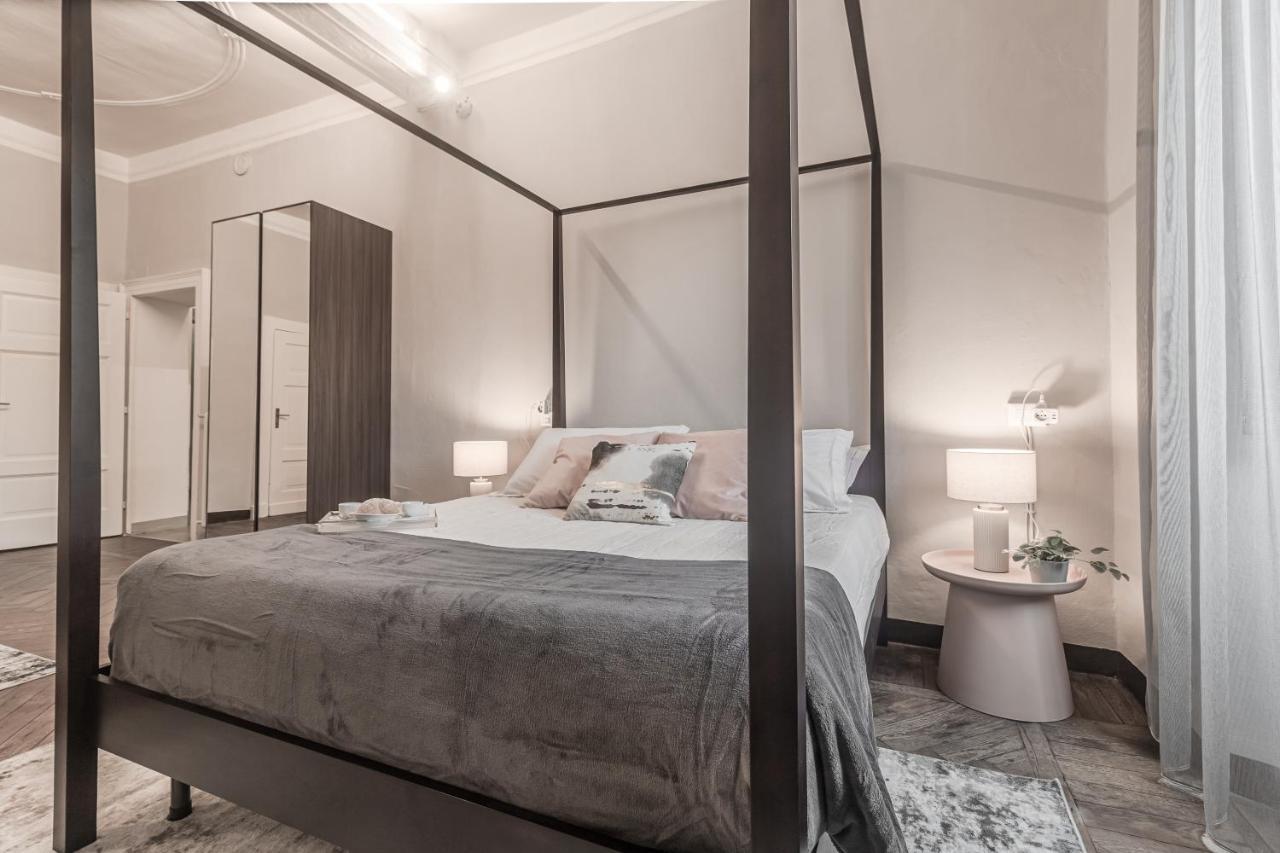 5 Min Historic Center Luxury White Lotus Mansion Apartment *
