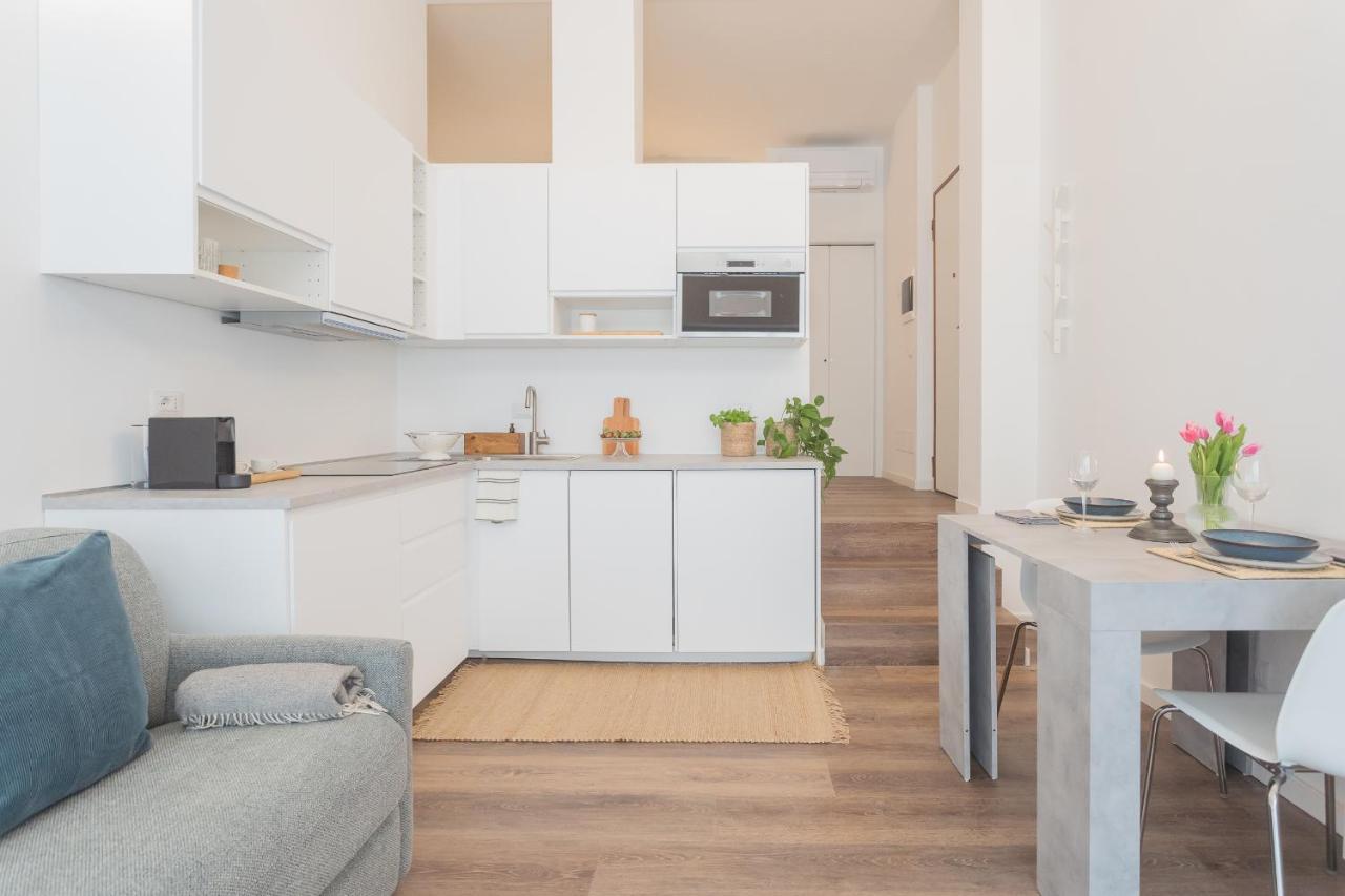 A Step From The Dome By Rent Apartment Como