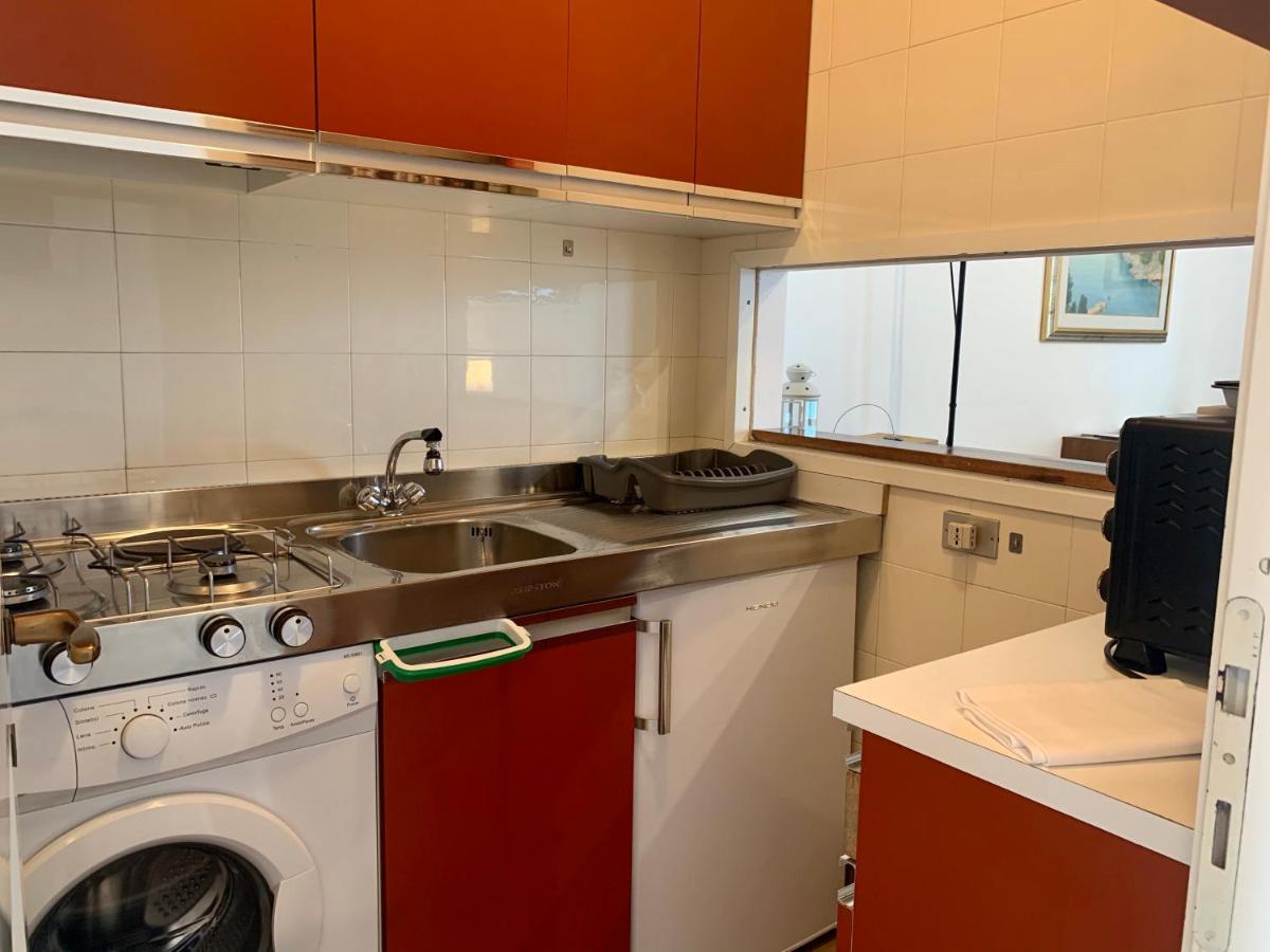 Mamma Ciccia - Lake Front Apartment, Beach And Swimming Pool Apartment