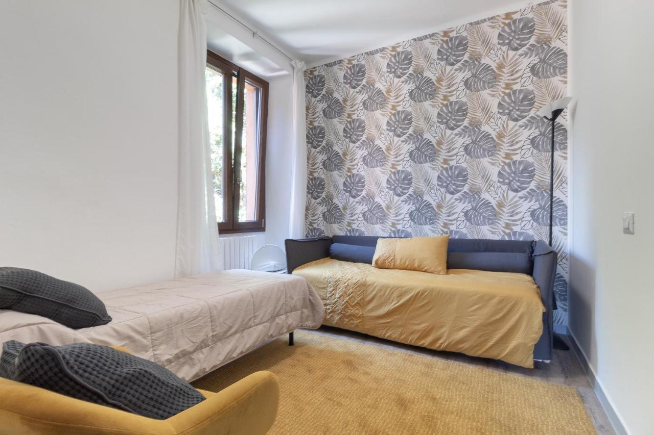 L Lake Apartment *