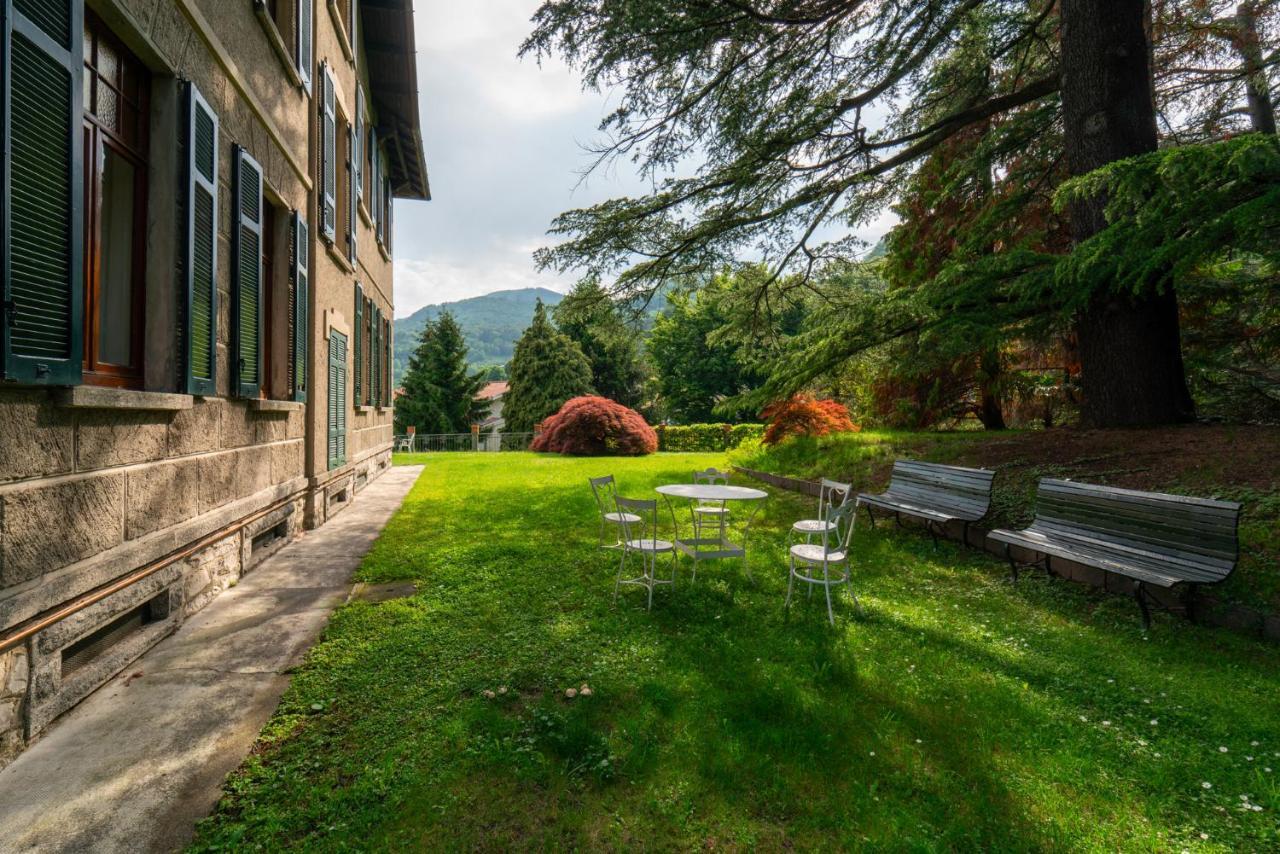 Family With Stunning View By Wonderful Italy Civenna